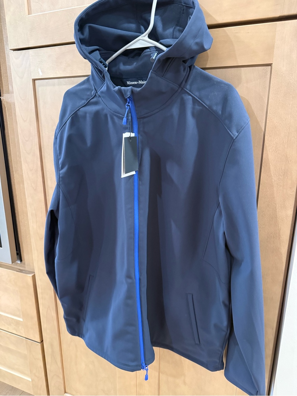 Mizzen+Main Navy Hooded Softshell Windbreaker with Bright Blue Zip